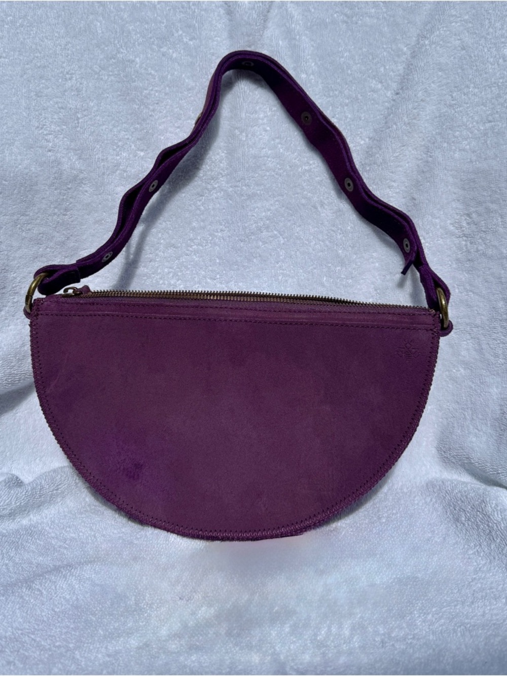Lyons Leather Co Limited Violet Biggie Bee 🐝